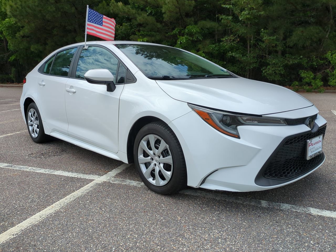 Used 2021 Toyota Corolla LE FWD image 2