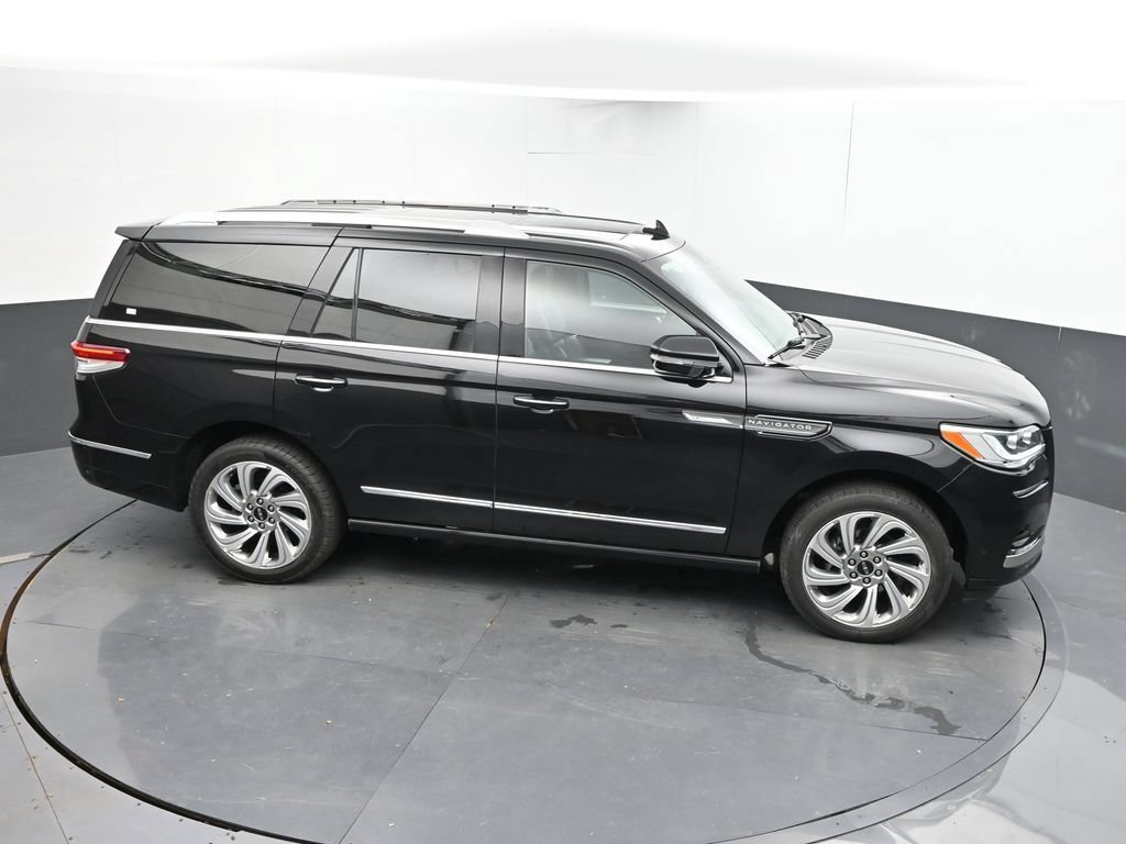 Used 2024 Lincoln Navigator Premiere AWD/4WD image 34
