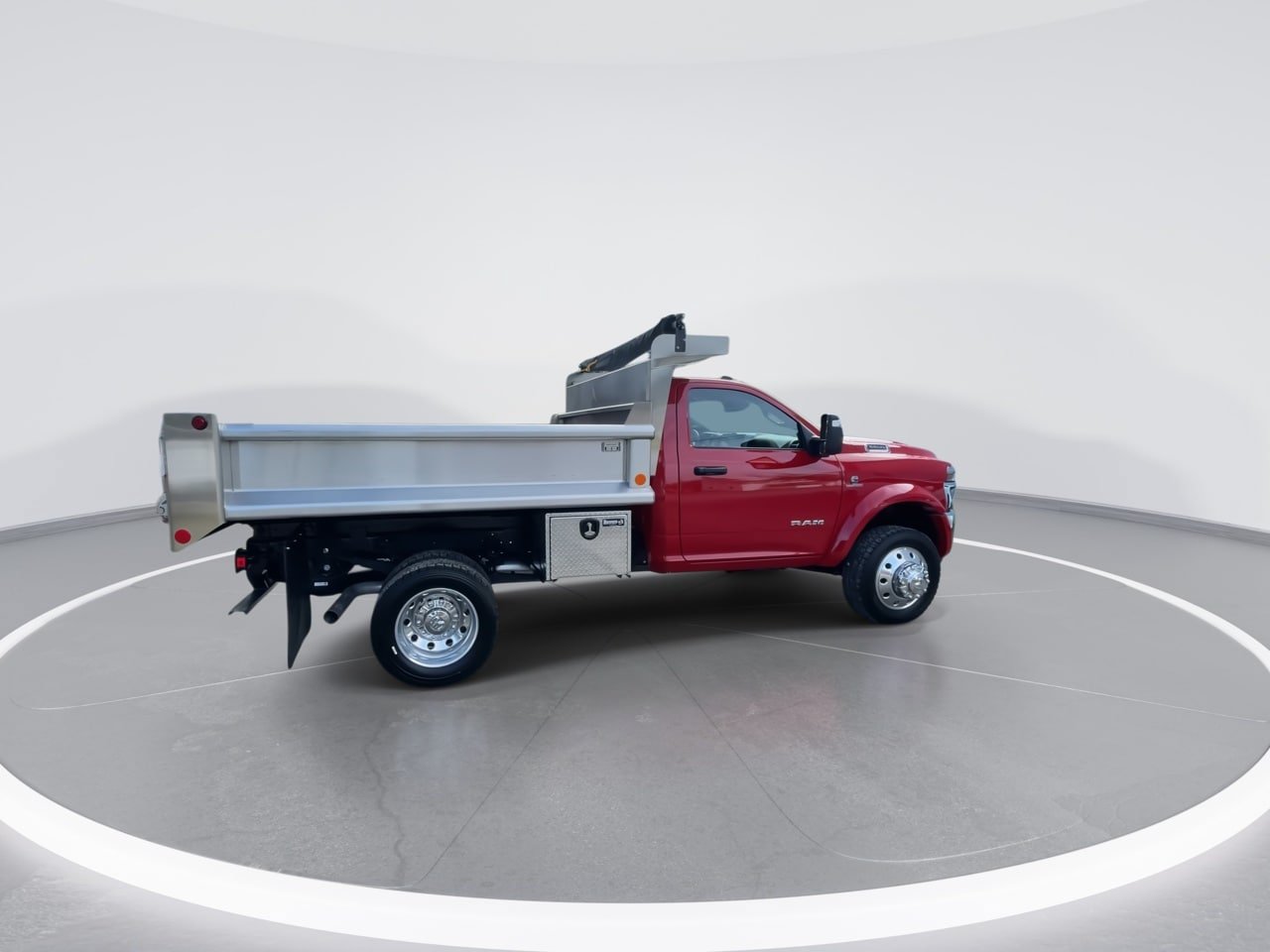 New 2026 RAM 5500 4x4 Regular Cab image 21