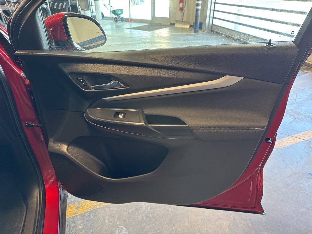 Used 2023 Chevrolet Bolt EUV LT w/ Comfort Package image 32
