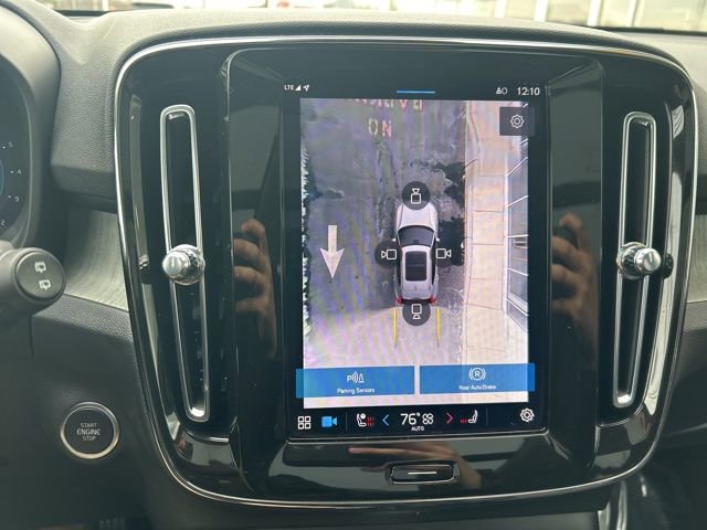 Certified 2025 Volvo XC40 B5 Plus image 24