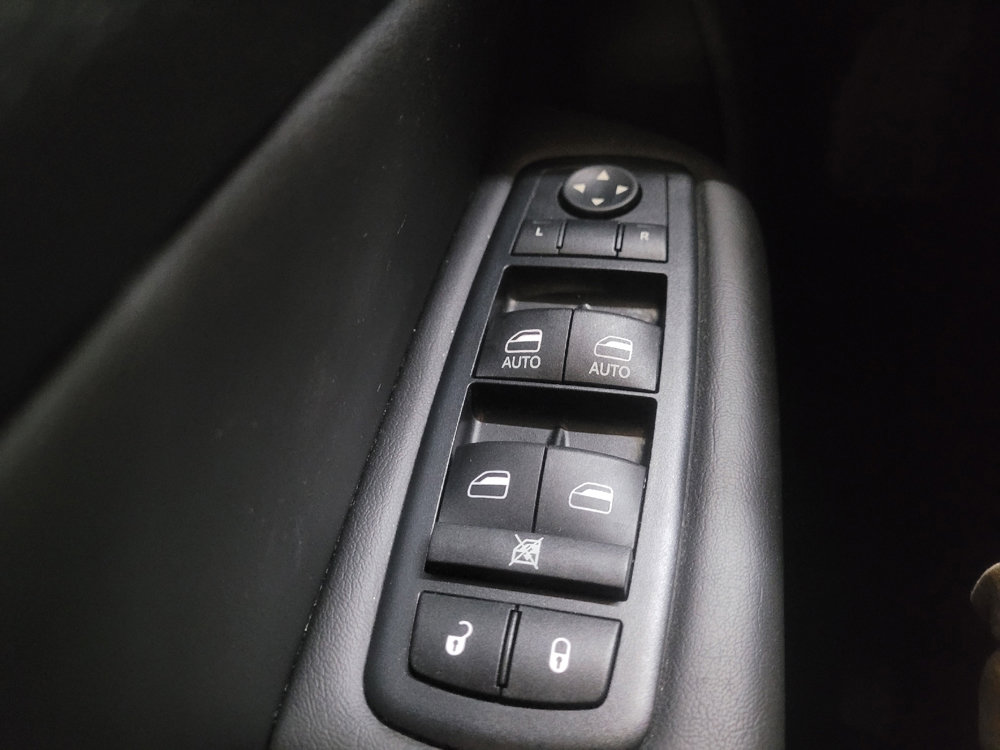 Used 2017 Chrysler 200 Limited Platinum image 27