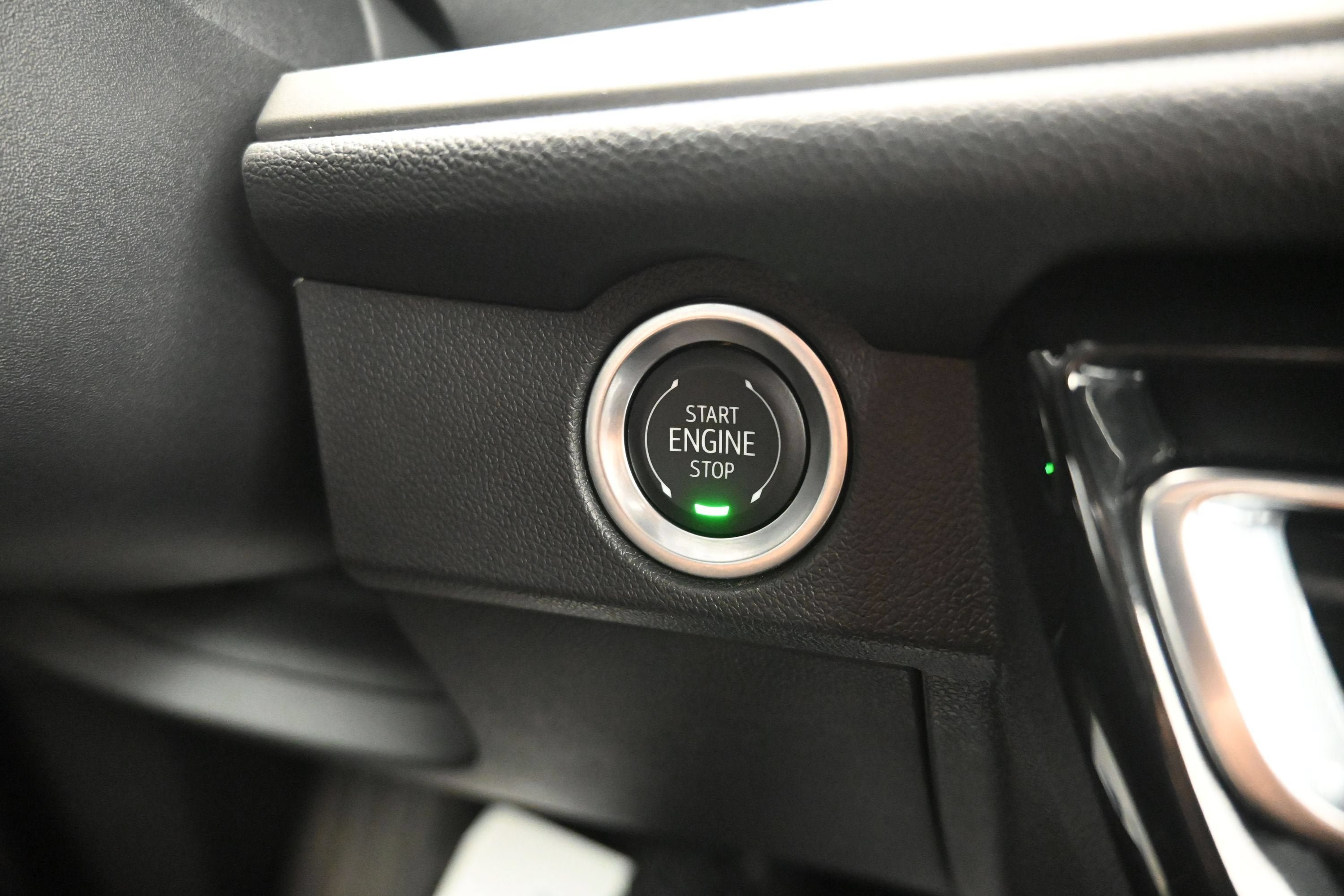 Certified 2025 Chevrolet Traverse LT FWD image 19