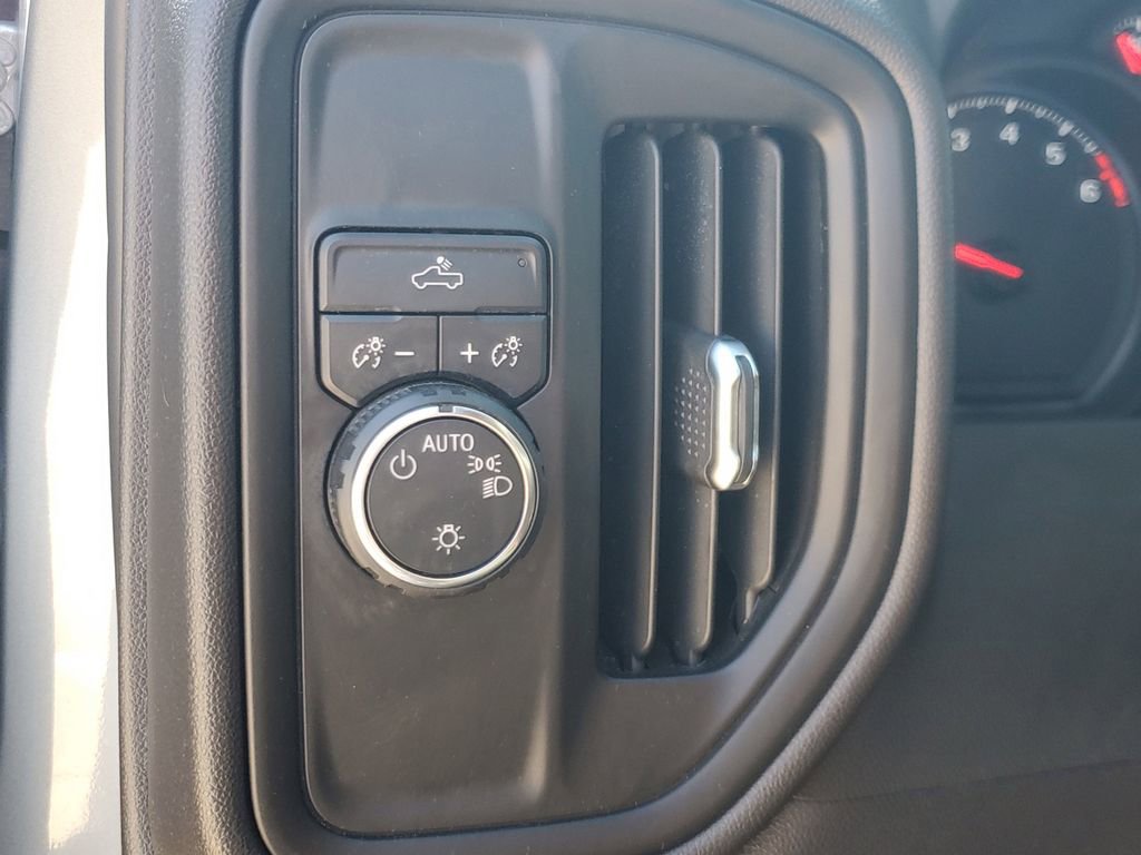 Used 2025 Chevrolet Silverado 1500 Custom image 18