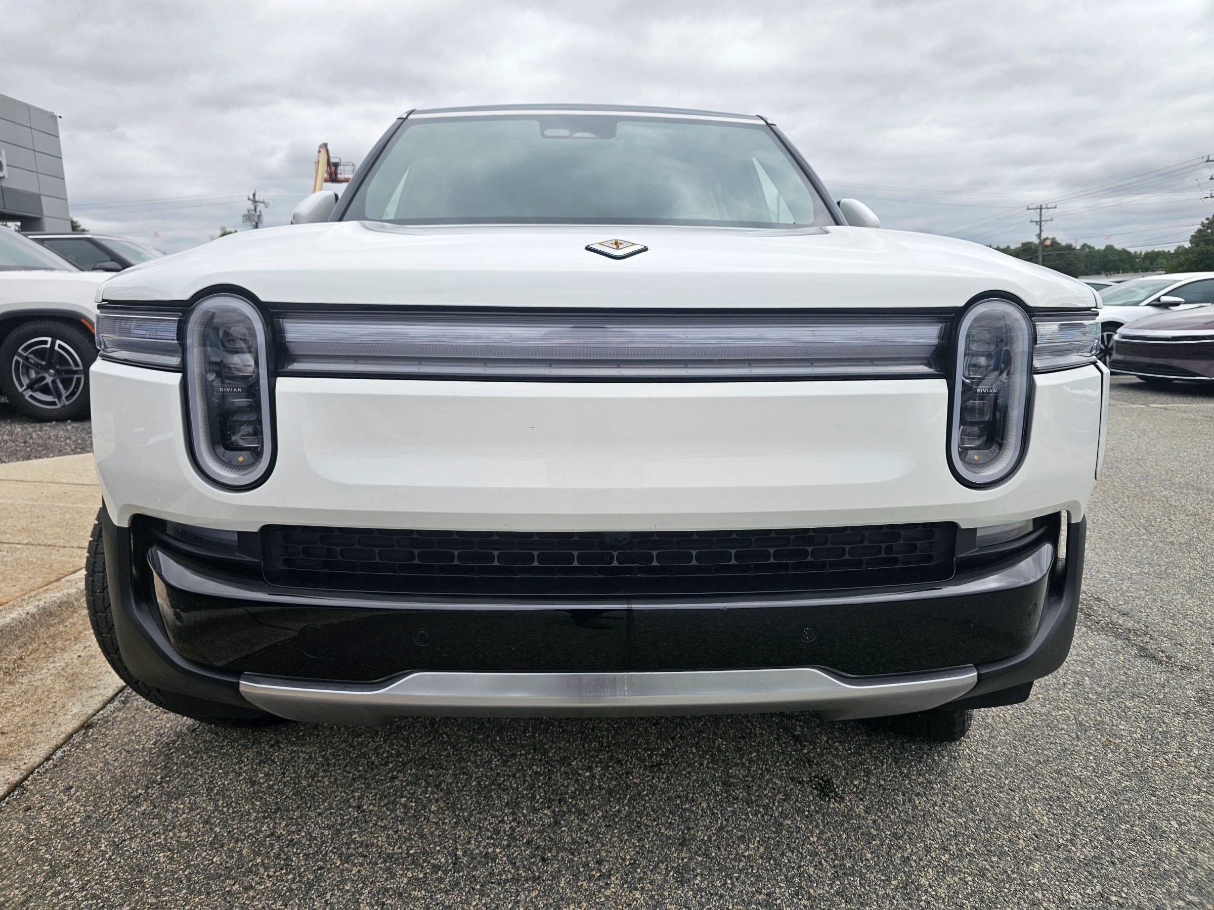 Used 2025 Rivian R1S Adventure Dual AWD/4WD image 8