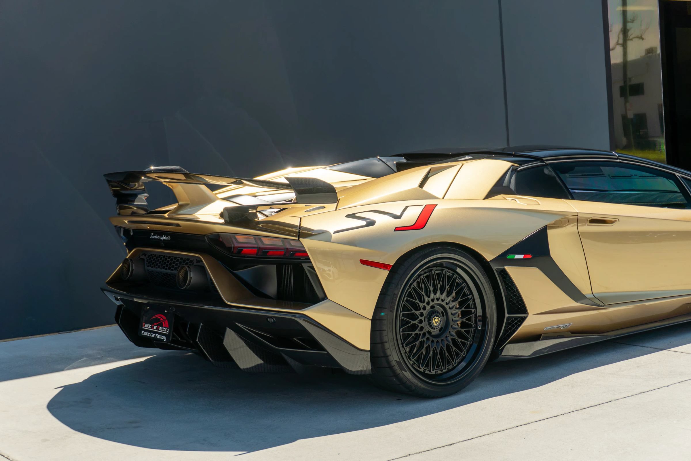 Used 2020 Lamborghini Aventador SVJ AWD/4WD image 38