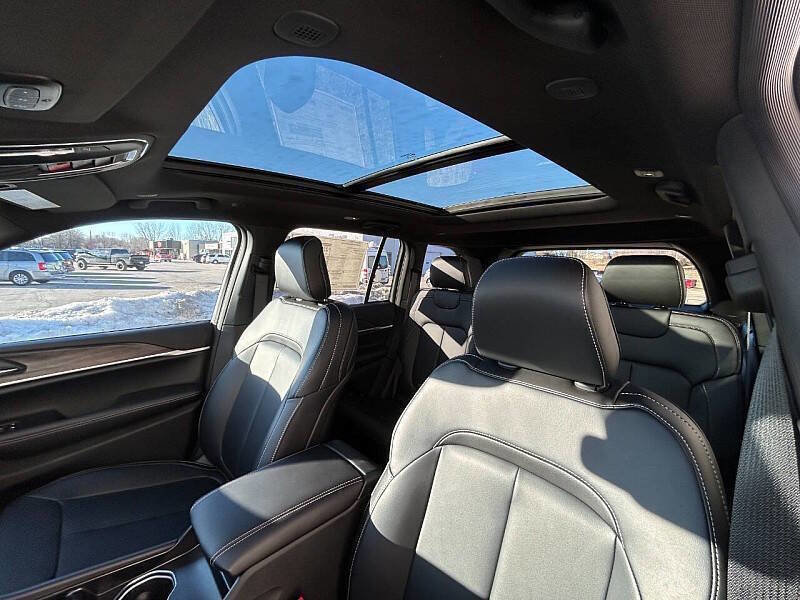 New 2025 Jeep Grand Cherokee Limited w/ Trailer Tow Package image 9