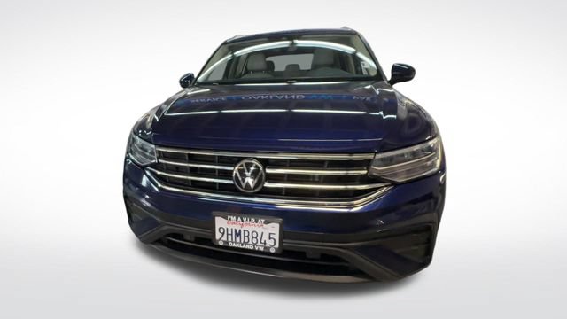 Used 2023 Volkswagen Tiguan SE FWD image 3