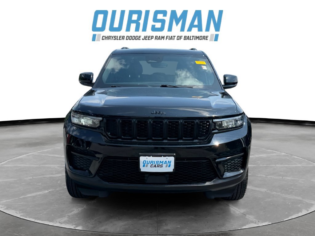 Used 2024 Jeep Grand Cherokee Altitude AWD/4WD image 8