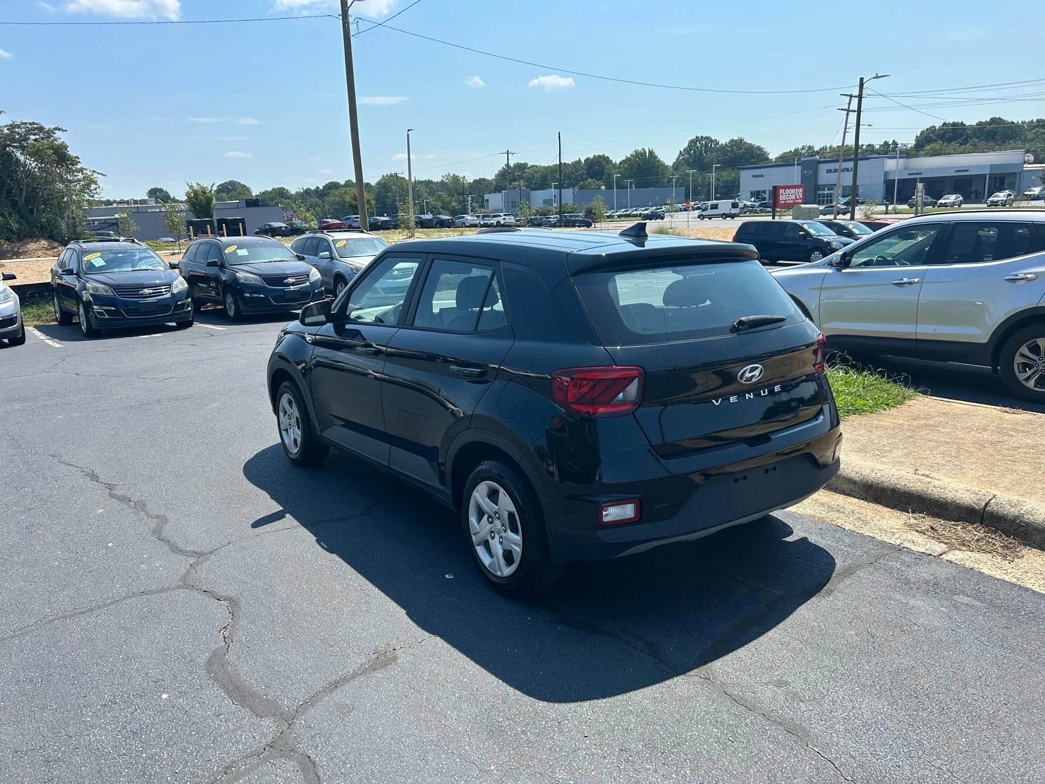 Used 2020 Hyundai Venue SE image 5