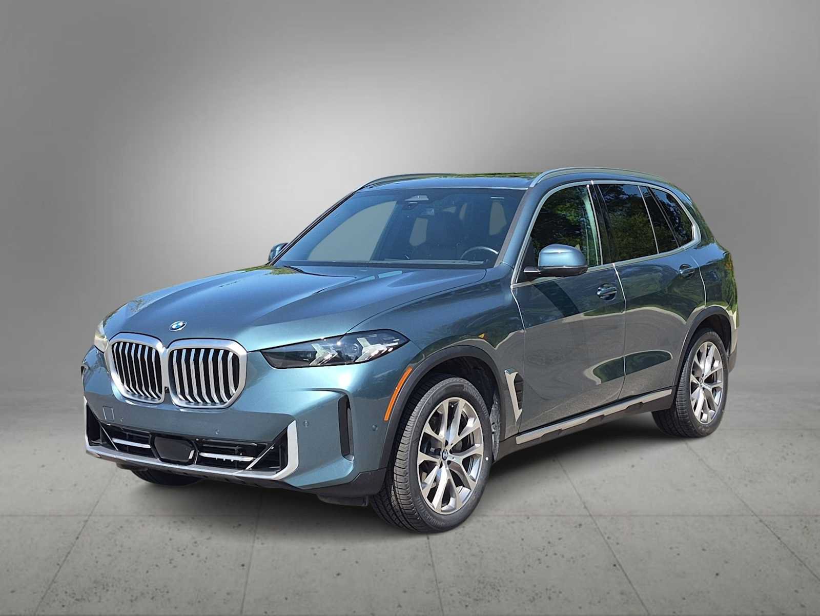 Used 2024 BMW X5 xDrive40i w/ Parking Assistance Package AWD/4WD image 4