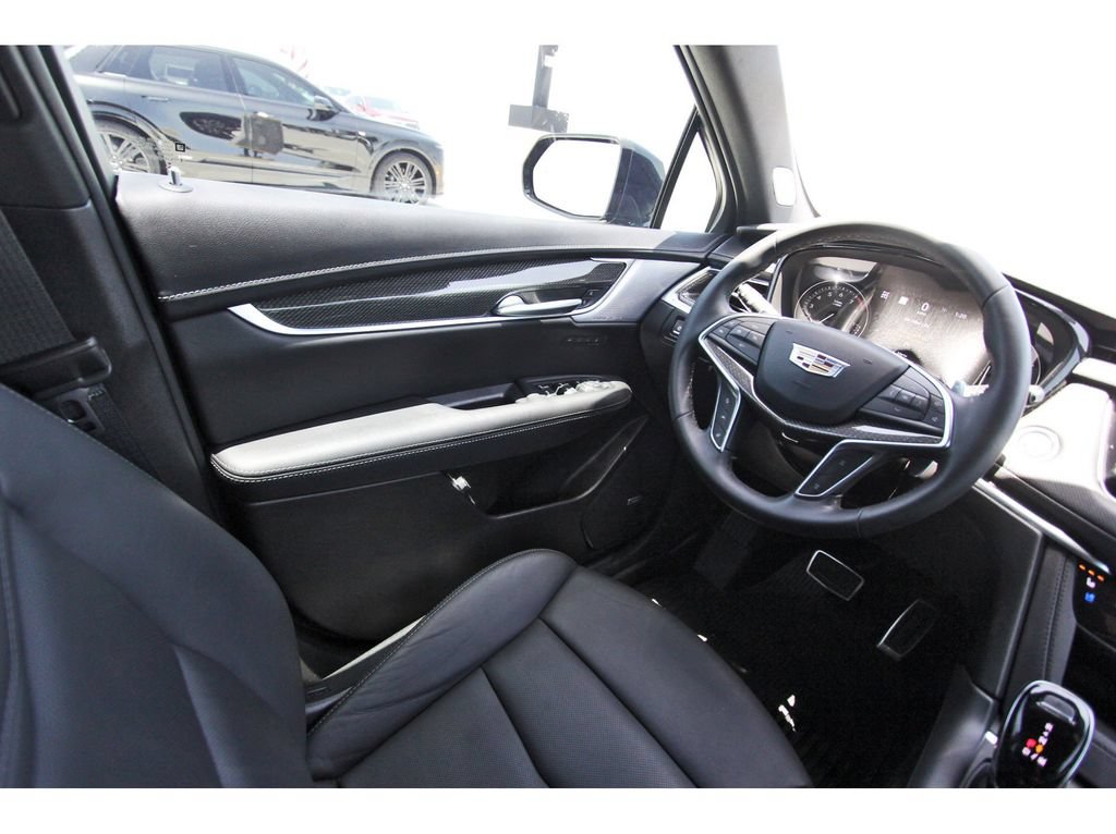 Certified 2025 Cadillac XT5 Sportv w/ Technology Package AWD/4WD image 8
