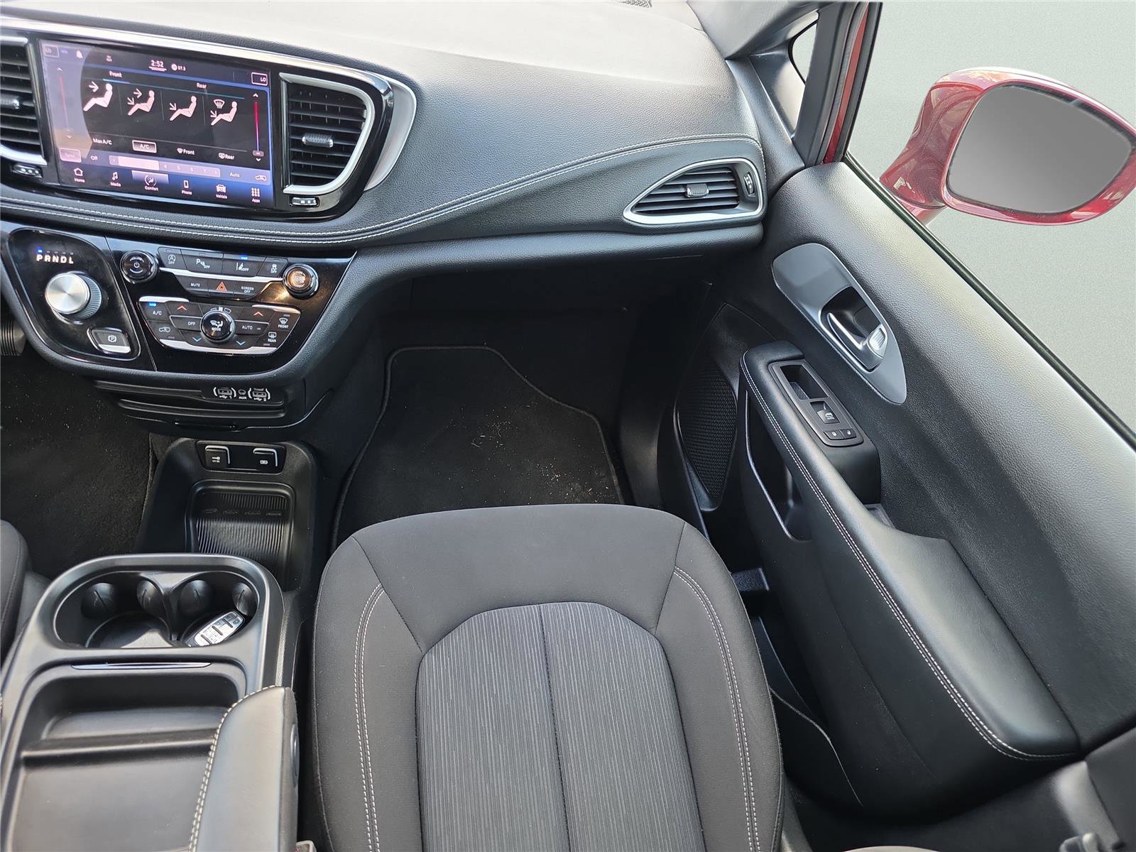 Used 2021 Chrysler Pacifica Touring w/ S Appearance Package image 16