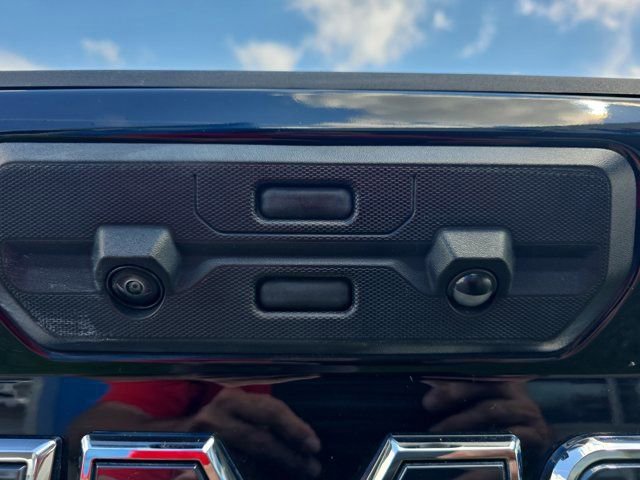 Used 2024 GMC Sierra 2500 Denali Ultimate AWD/4WD image 17