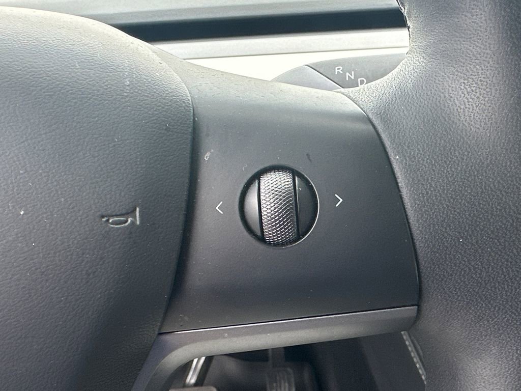 Used 2023 Tesla Model Y Long Range image 27