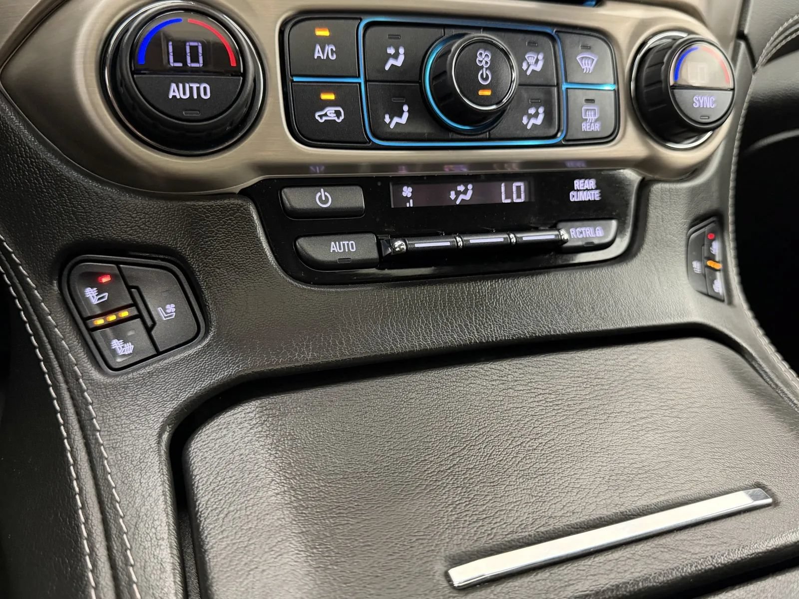 Used 2017 GMC Yukon XL Denali w/ Open Road Package AWD/4WD image 28