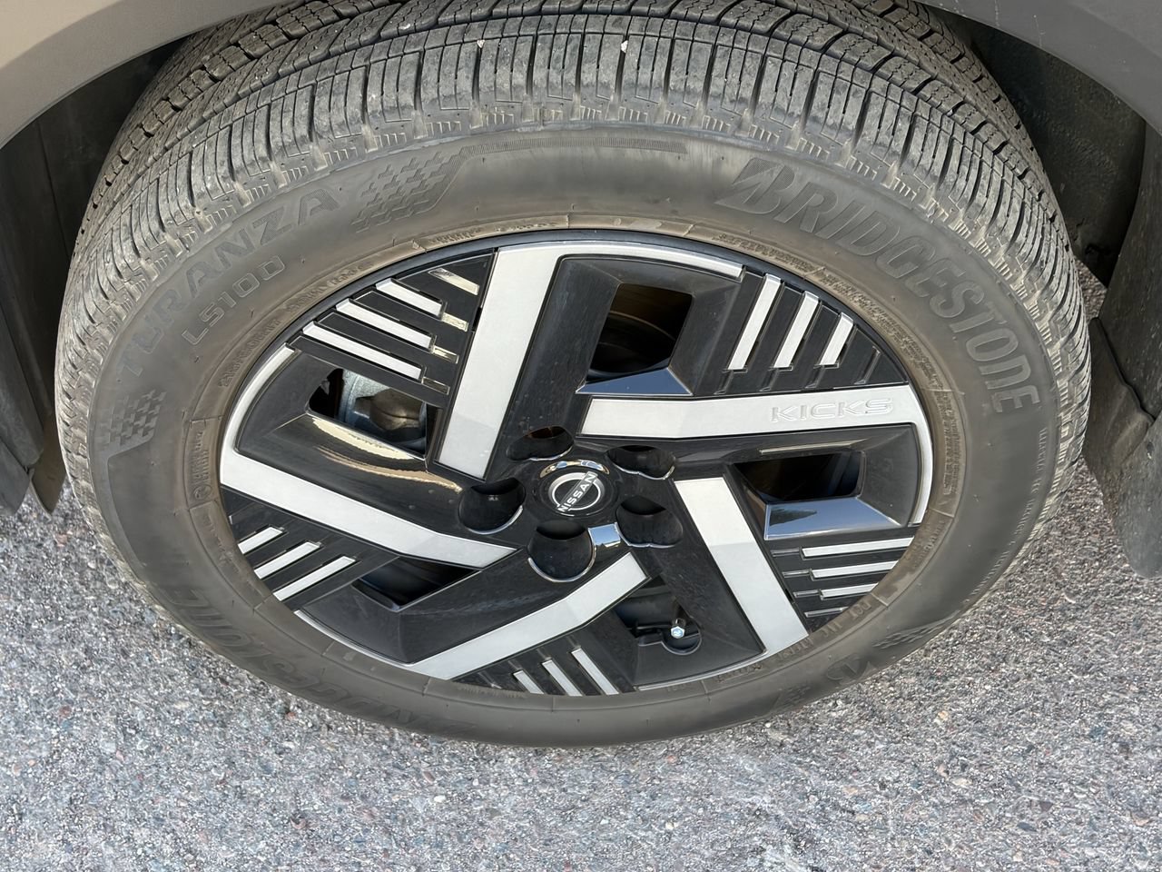 Used 2026 Nissan Kicks SV FWD image 5
