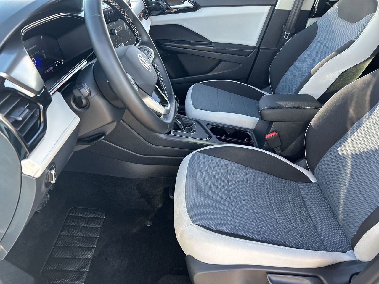 Certified 2025 Volkswagen Taos S FWD image 15