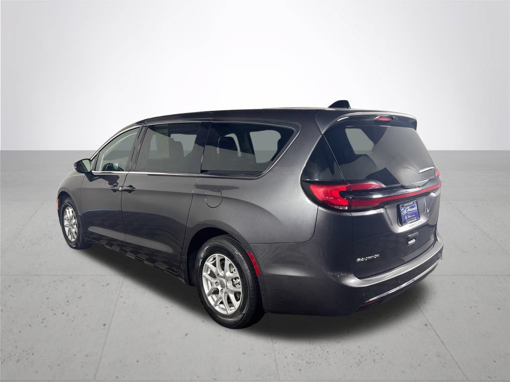Certified 2023 Chrysler Pacifica Touring-L FWD image 9