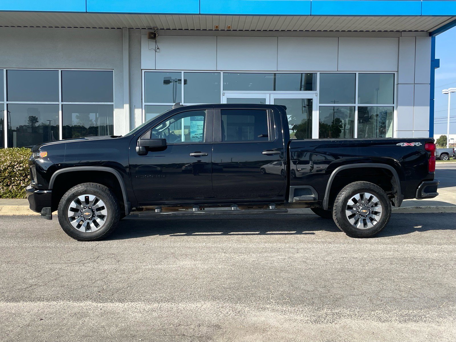 Used 2023 Chevrolet Silverado 2500 Custom w/ Custom Value Package image 2