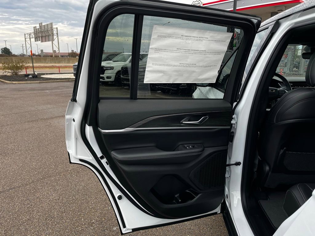 New 2025 Jeep Grand Cherokee Limited image 23