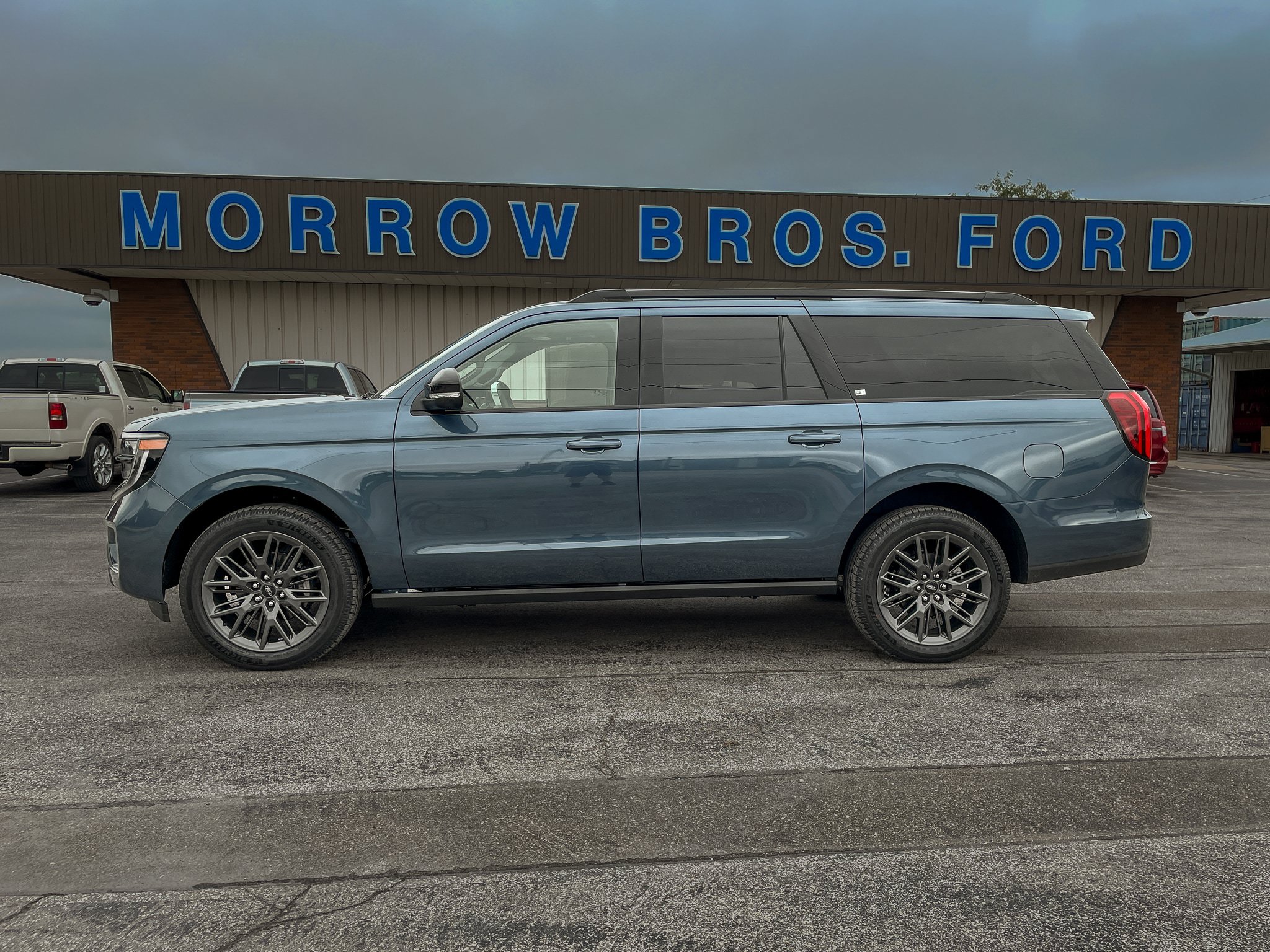 New 2027 Ford Expedition Max Platinum w/ Stealth Appearance Package AWD/4WD image 3