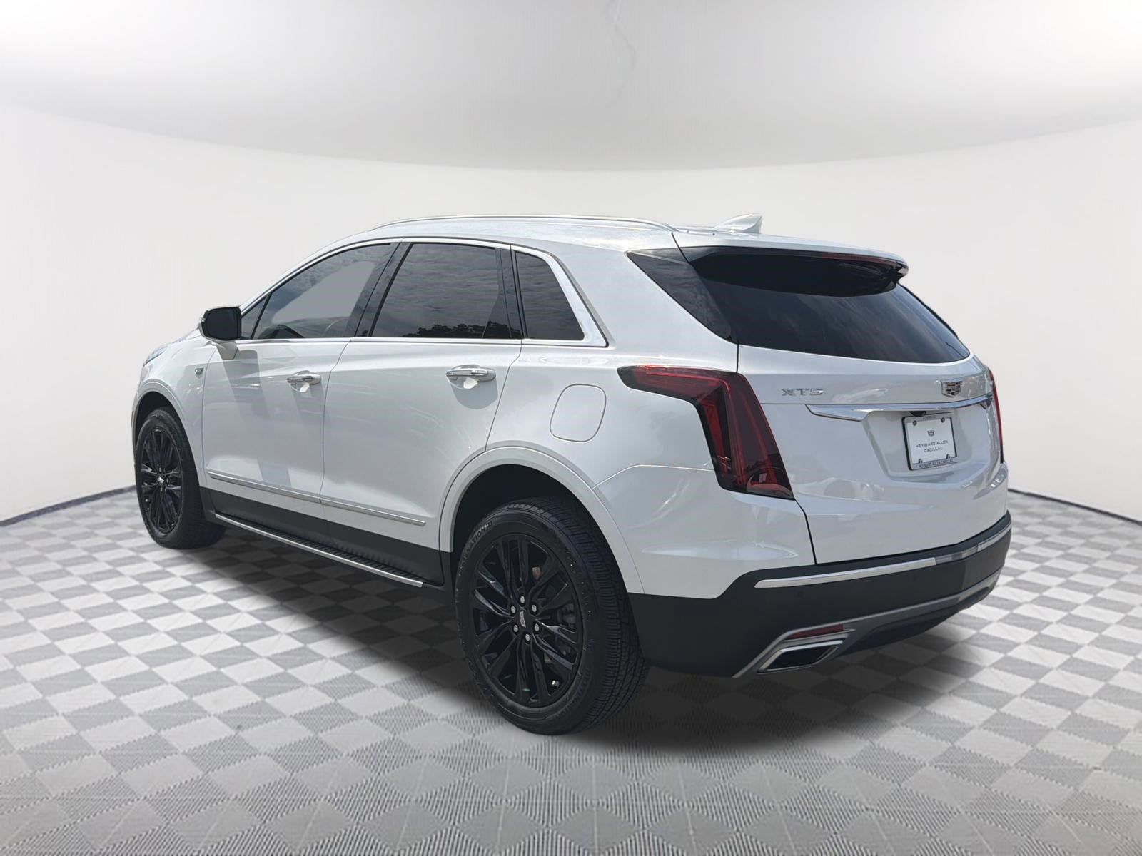 Used 2021 Cadillac XT5 Premium Luxury FWD image 3