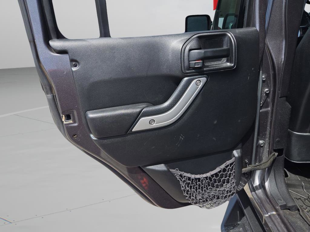 Used 2016 Jeep Wrangler Unlimited Rubicon image 30