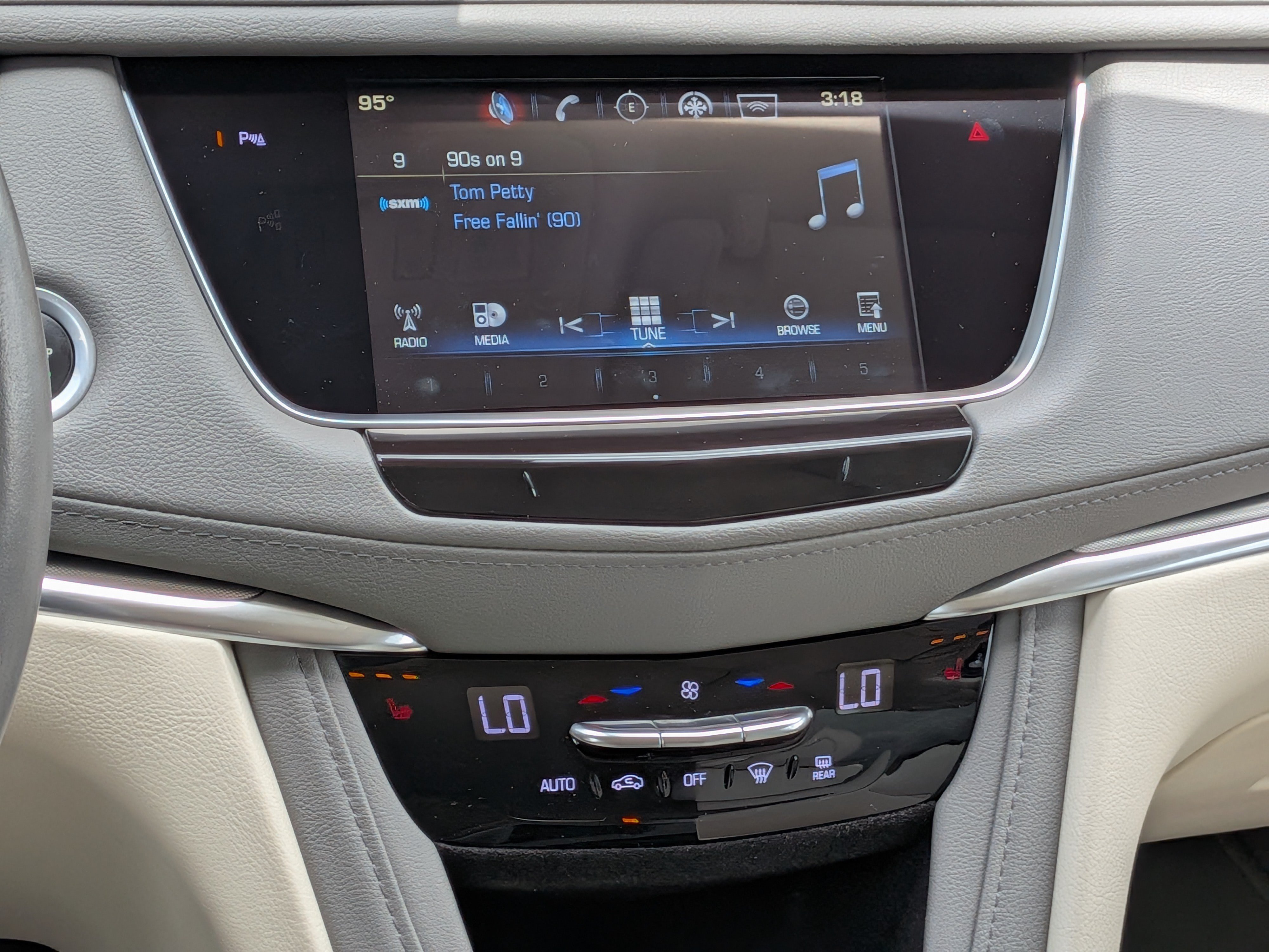 Certified 2019 Cadillac XT5 Luxury FWD image 19