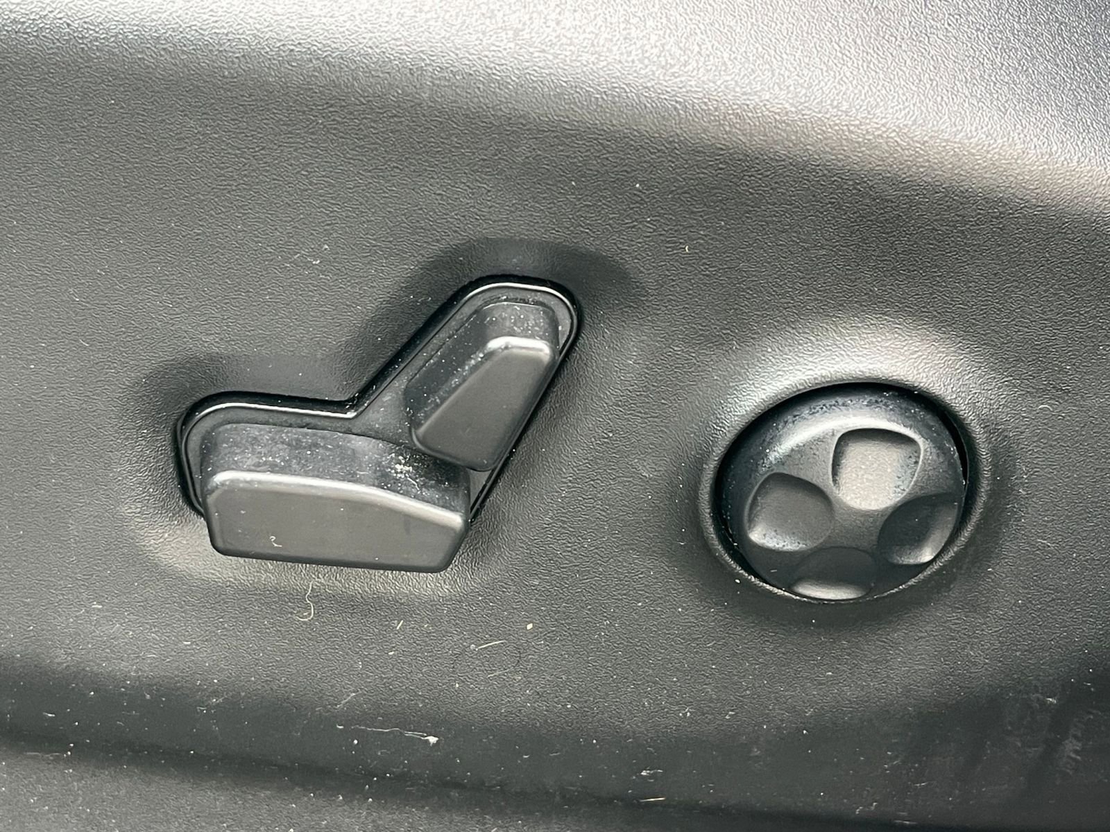 Used 2025 Chrysler Pacifica Select image 22