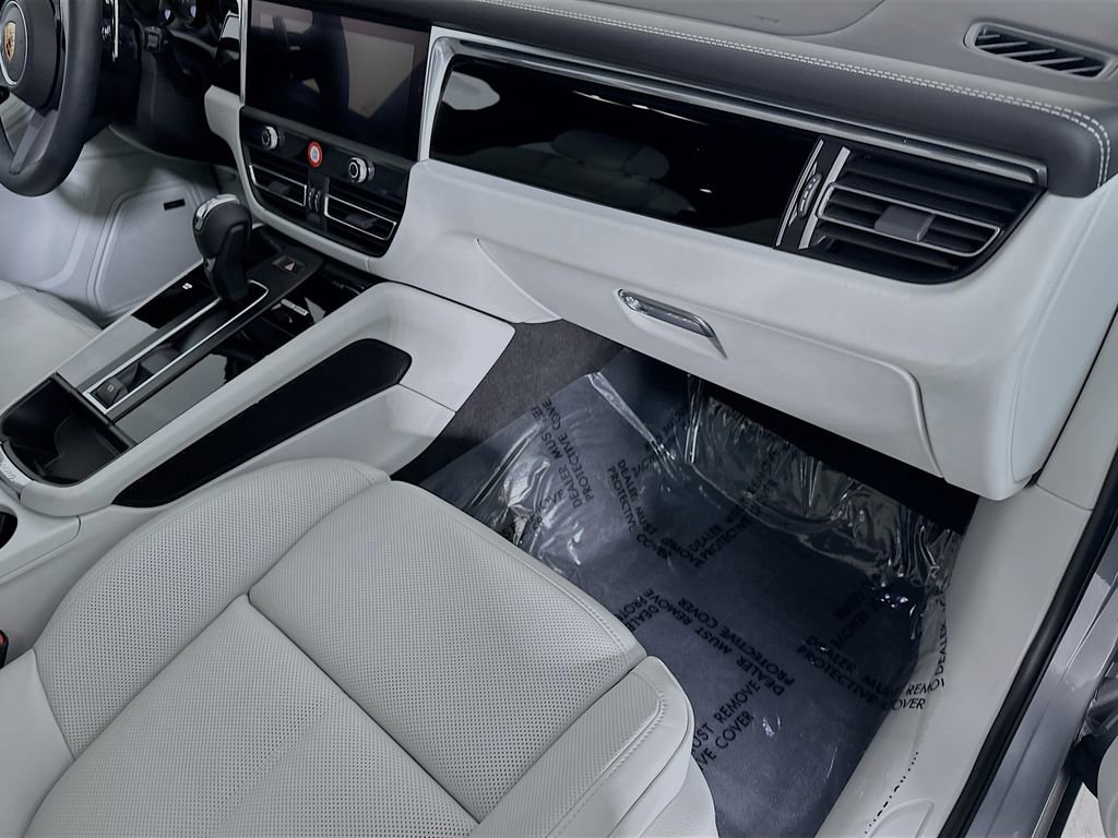 New 2025 Porsche Macan image 31