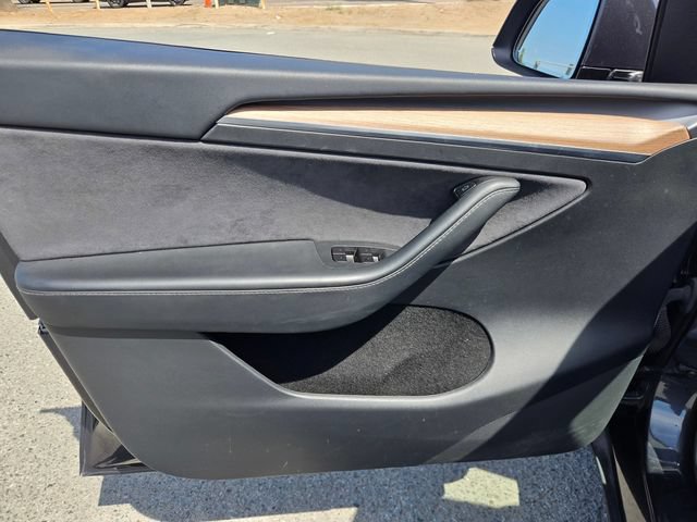 Used 2025 Tesla Model Y Long Range RWD image 17