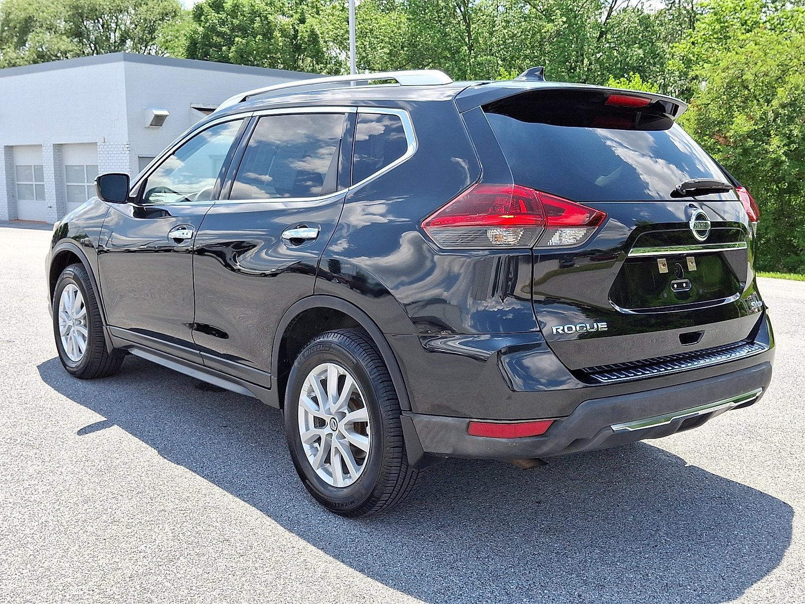 Used 2018 Nissan Rogue SV AWD/4WD image 6
