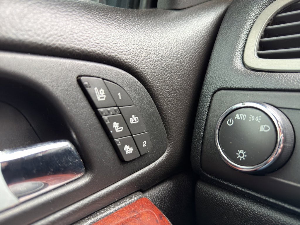 Used 2012 Chevrolet Avalanche LTZ image 23