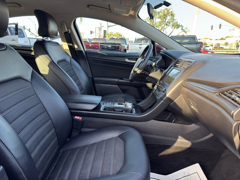 Used 2018 Ford Fusion SE w/ Equipment Group 201A FWD image 45