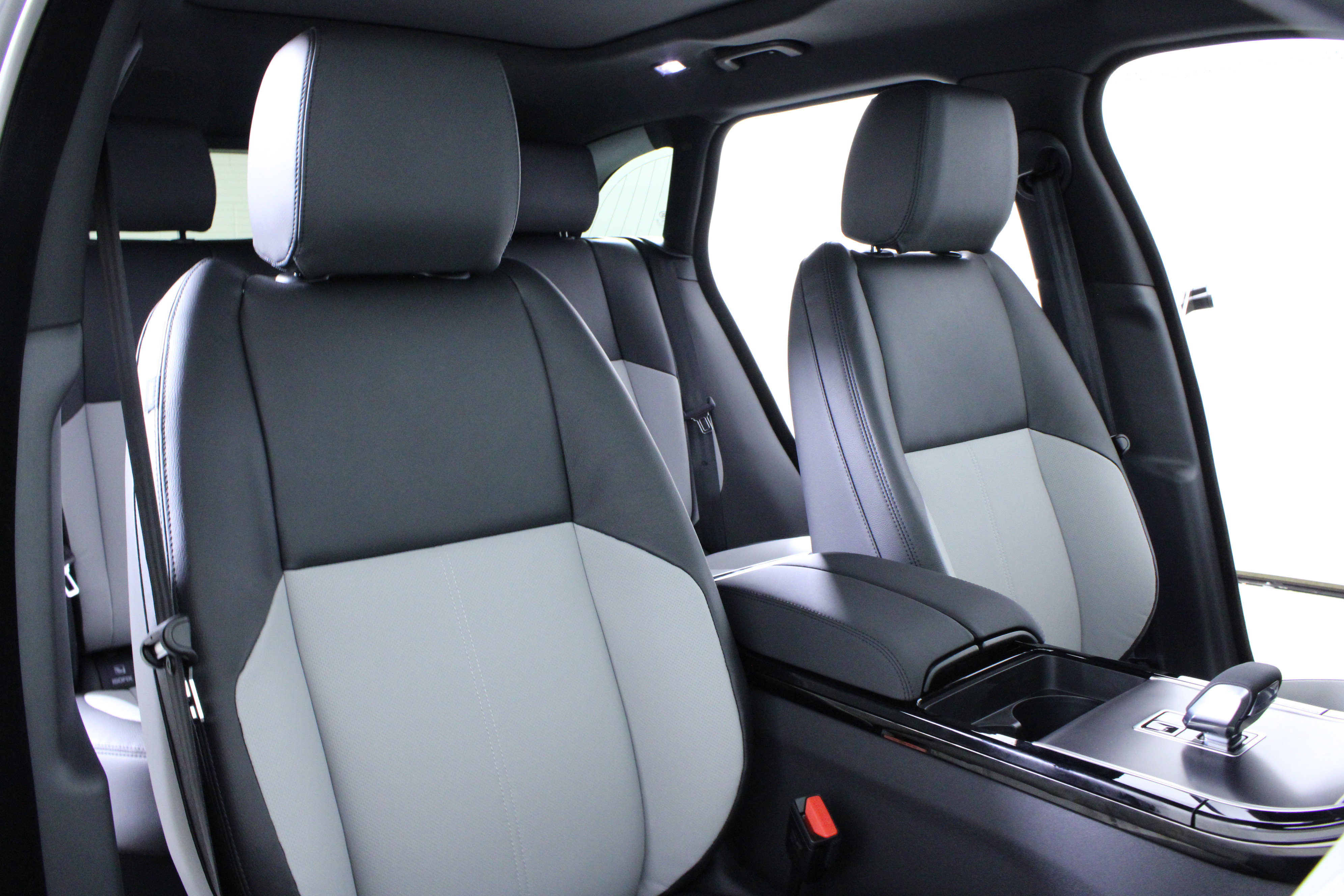 New 2026 Land Rover Range Rover Velar Dynamic SE image 14