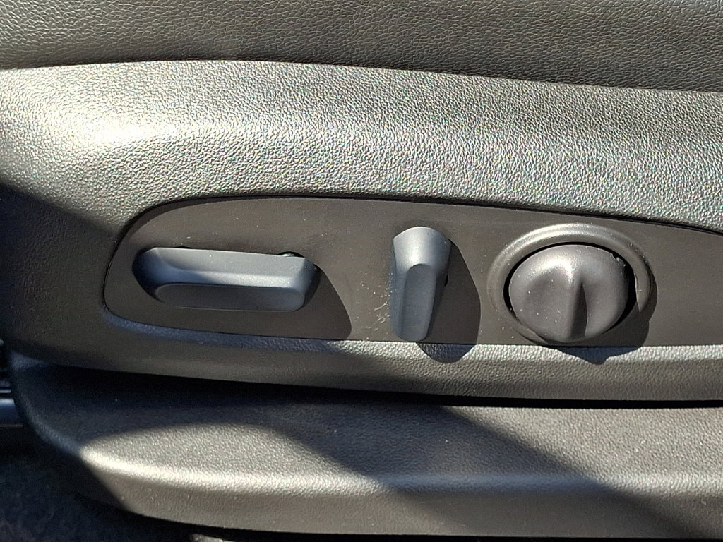 Used 2024 GMC Terrain SLT image 26