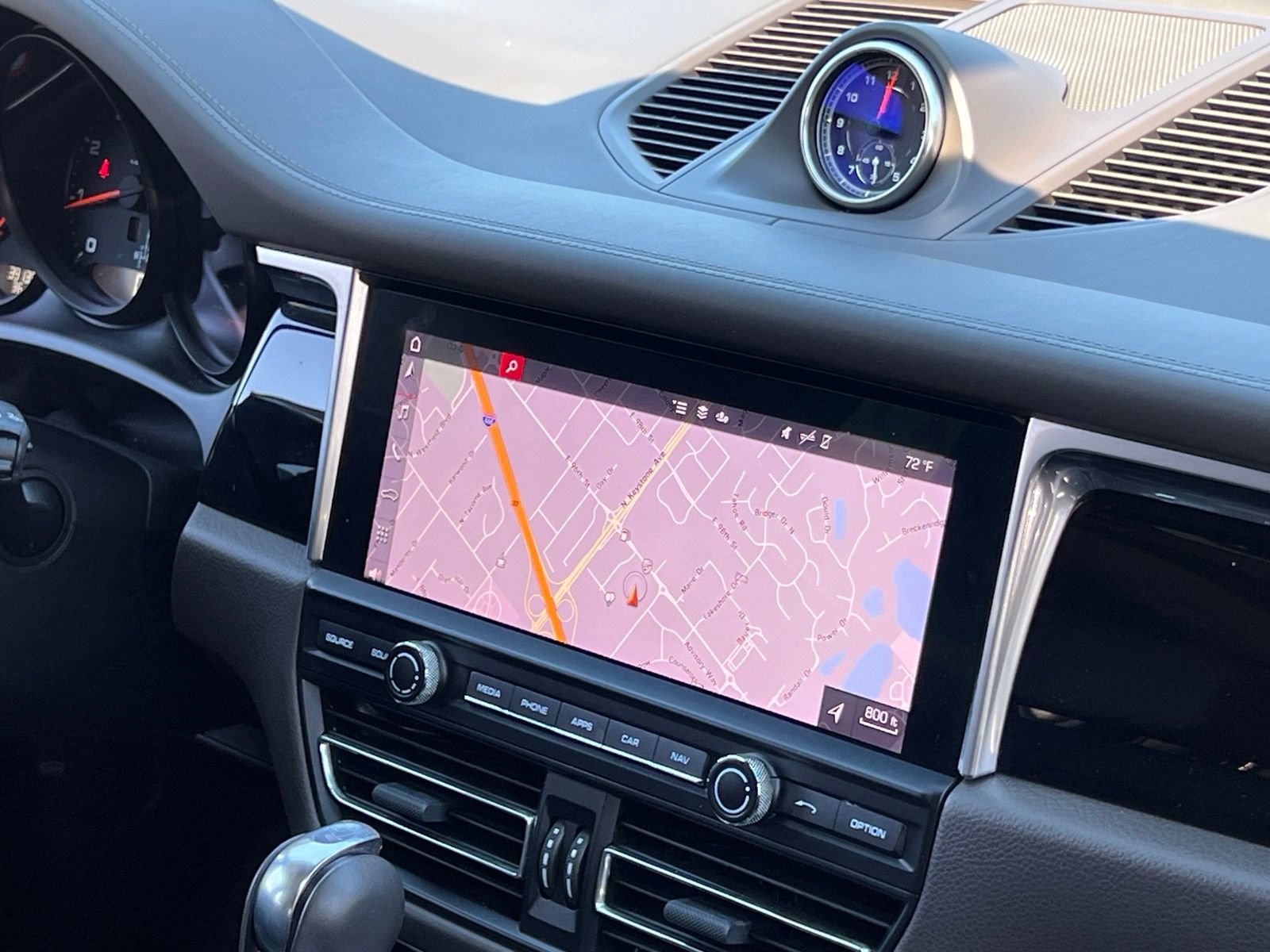 Certified 2021 Porsche Macan AWD/4WD image 37