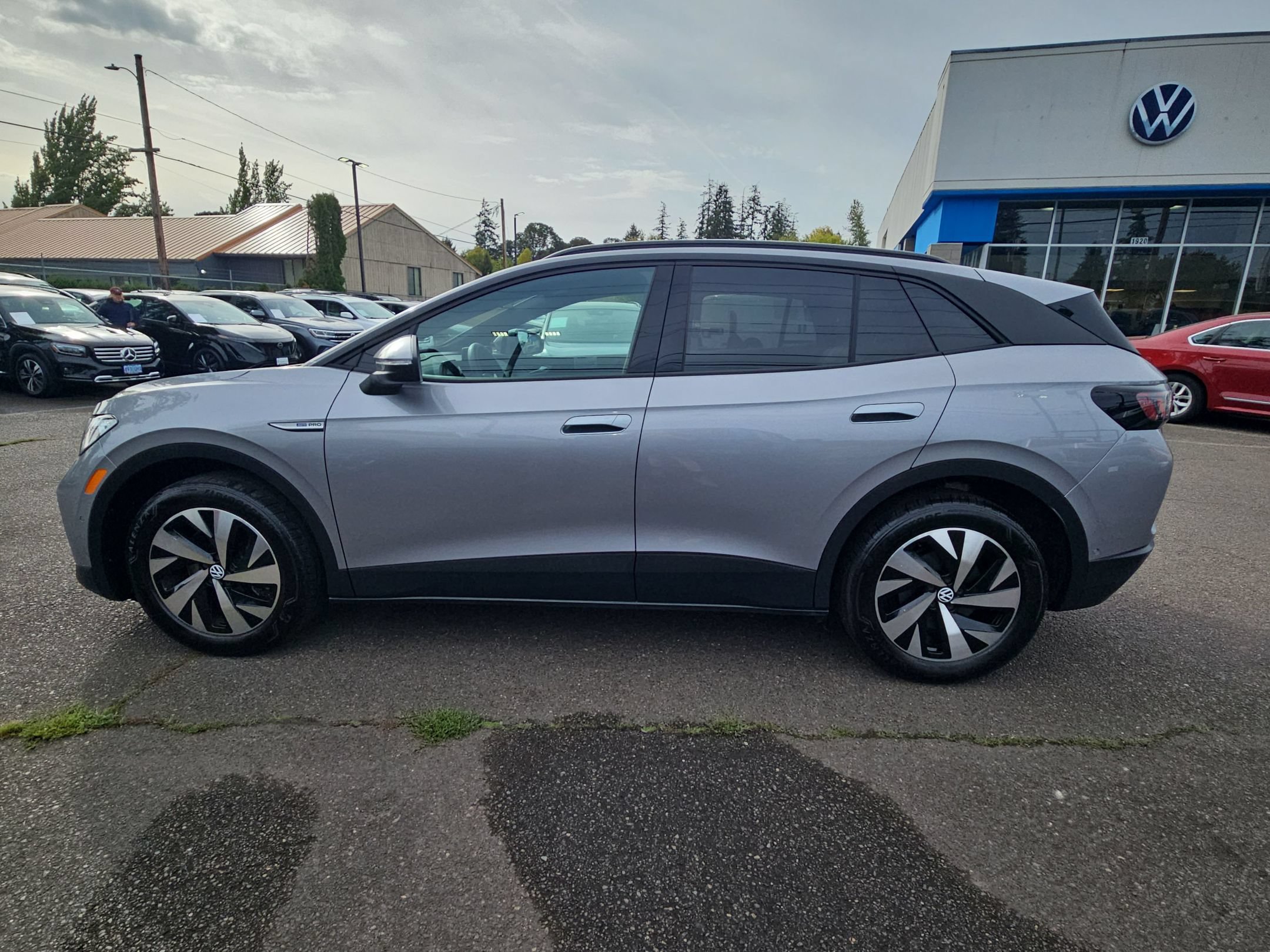 Used 2023 Volkswagen ID.4 Pro AWD/4WD image 2
