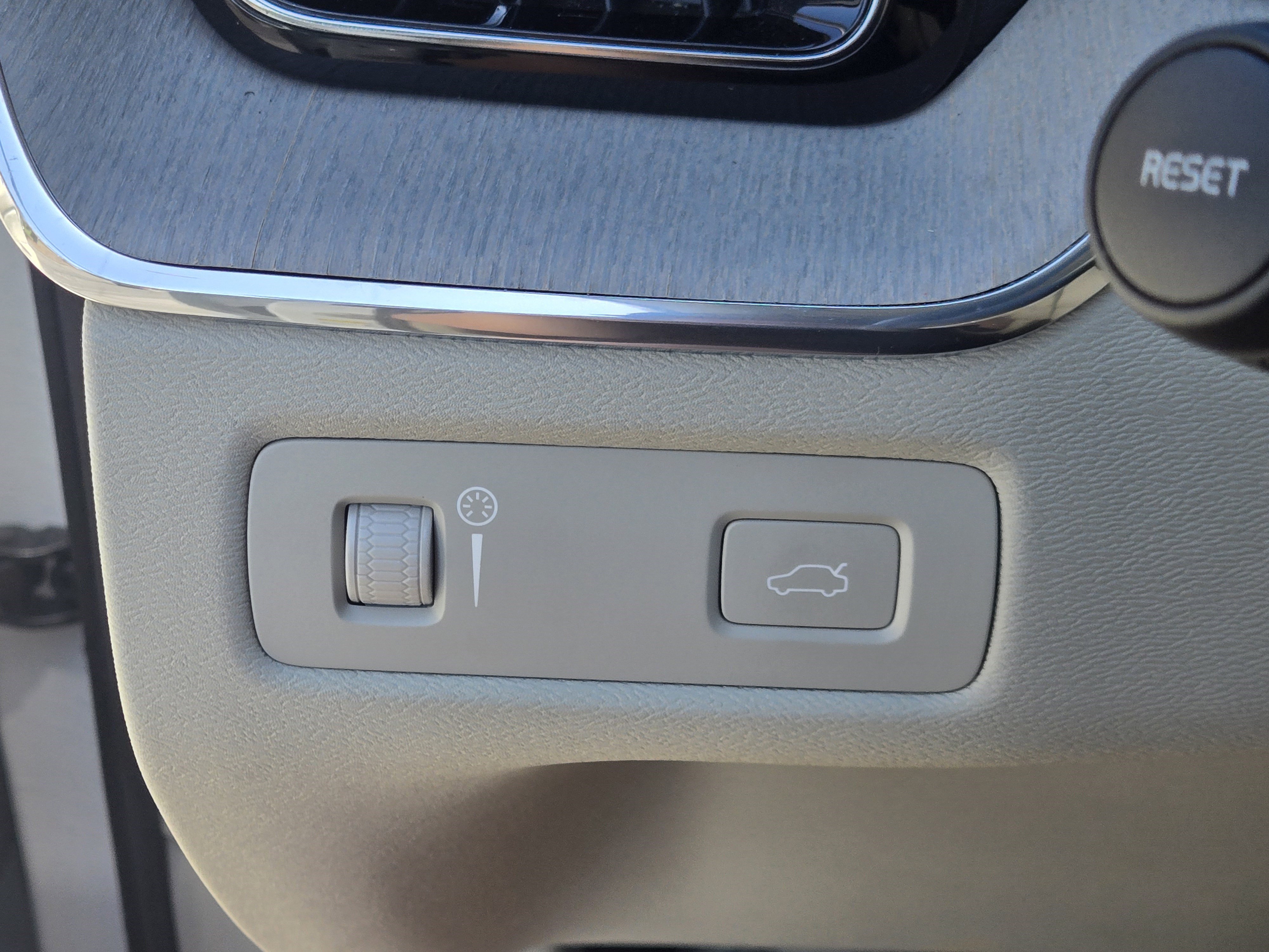 Used 2019 Volvo XC60 T5 Inscription image 15