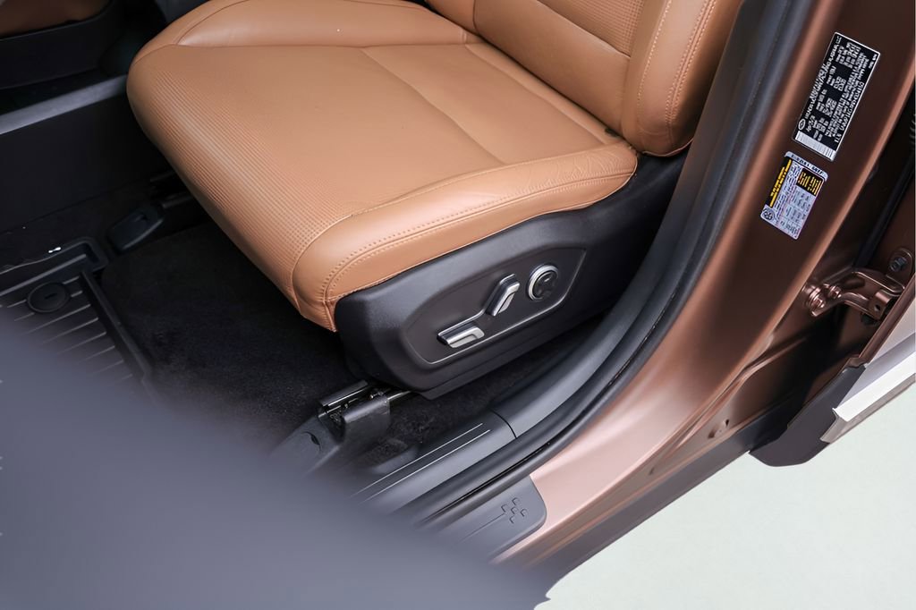 Used 2024 Hyundai Santa Fe Limited image 11