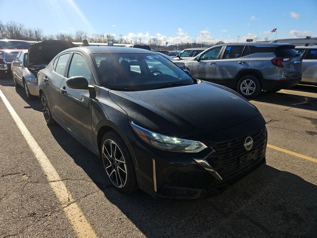 Used 2025 Nissan Sentra SR image 2