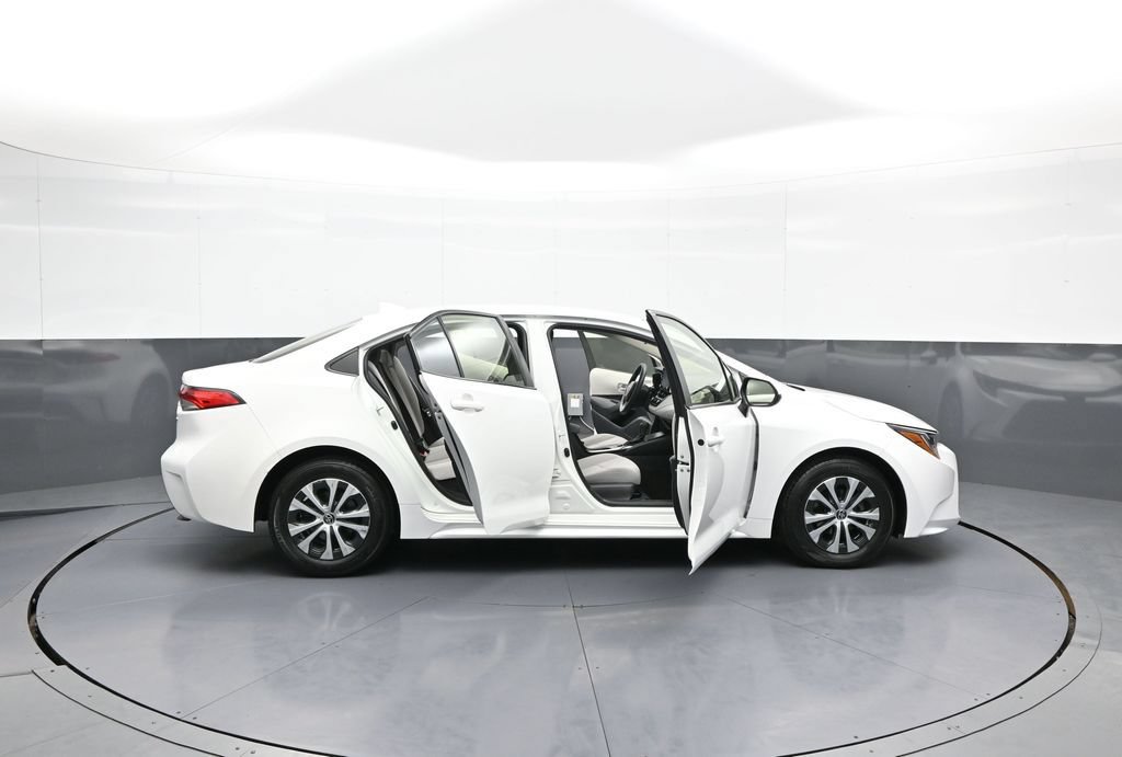 Certified 2020 Toyota Corolla LE FWD image 40
