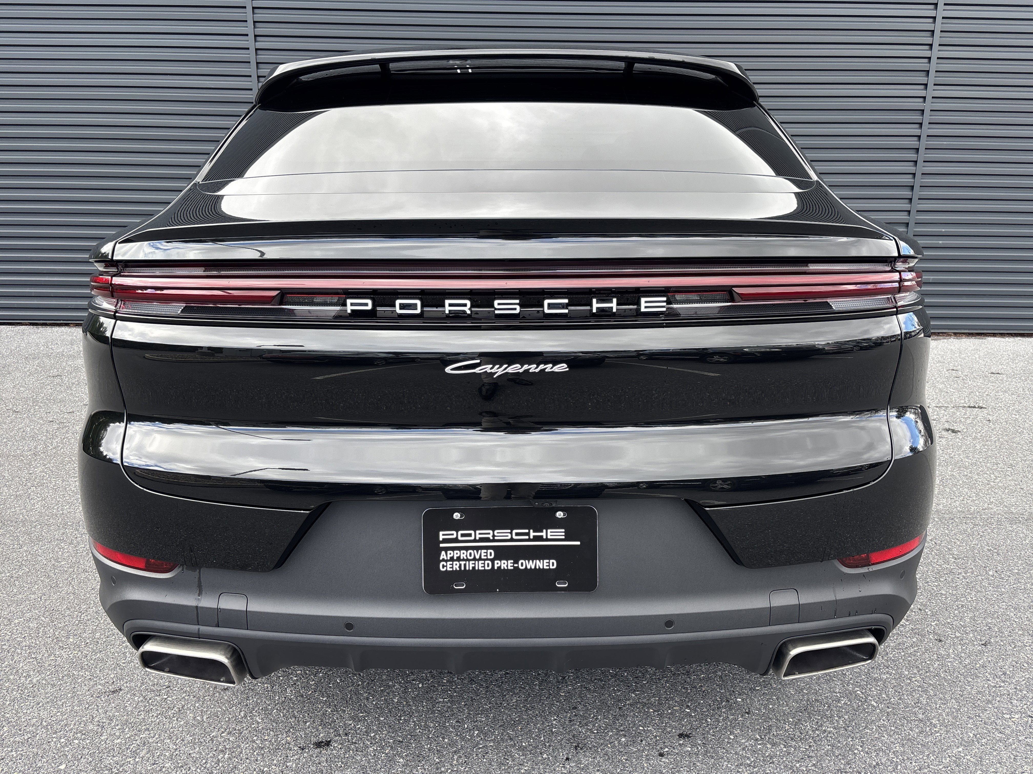 Certified 2024 Porsche Cayenne Coupe image 4