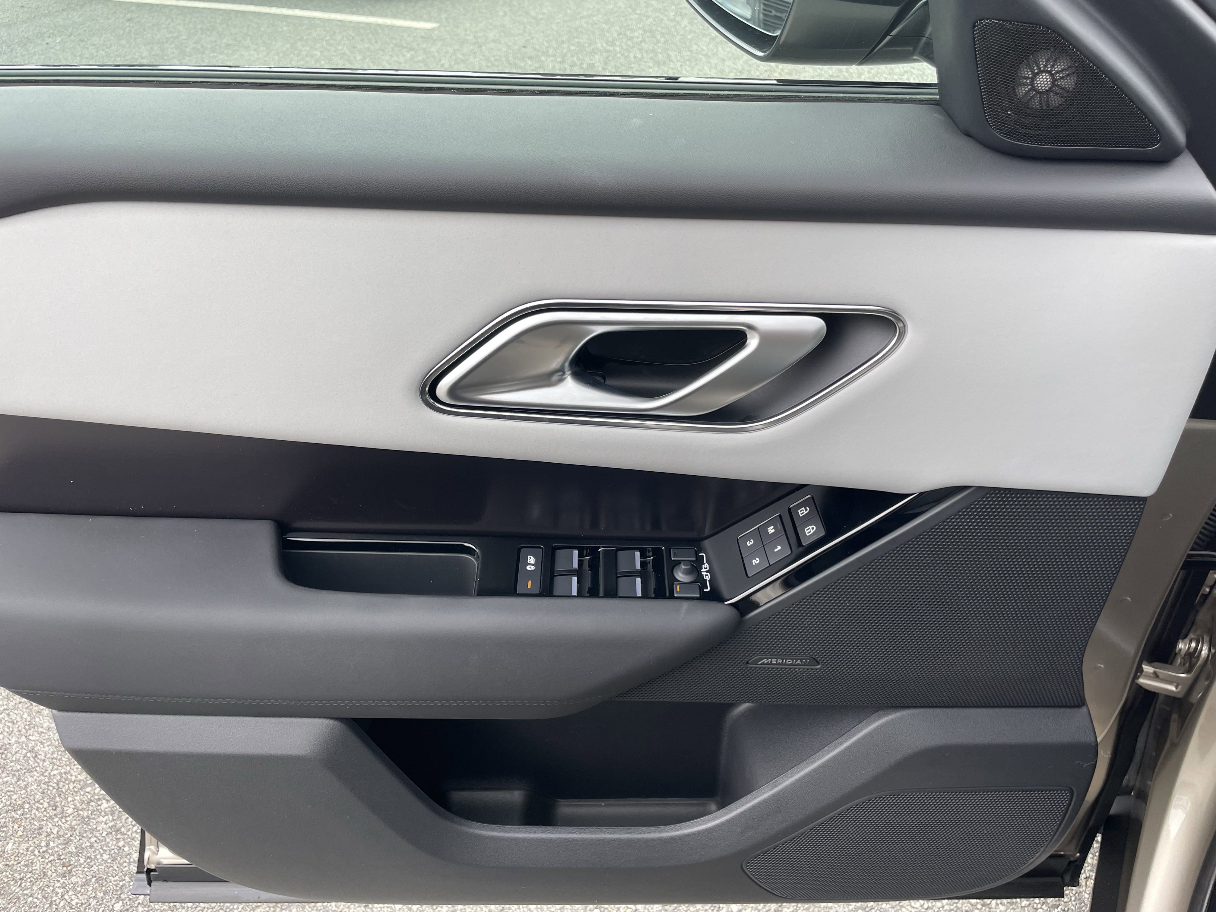New 2026 Land Rover Range Rover Velar Dynamic SE image 12