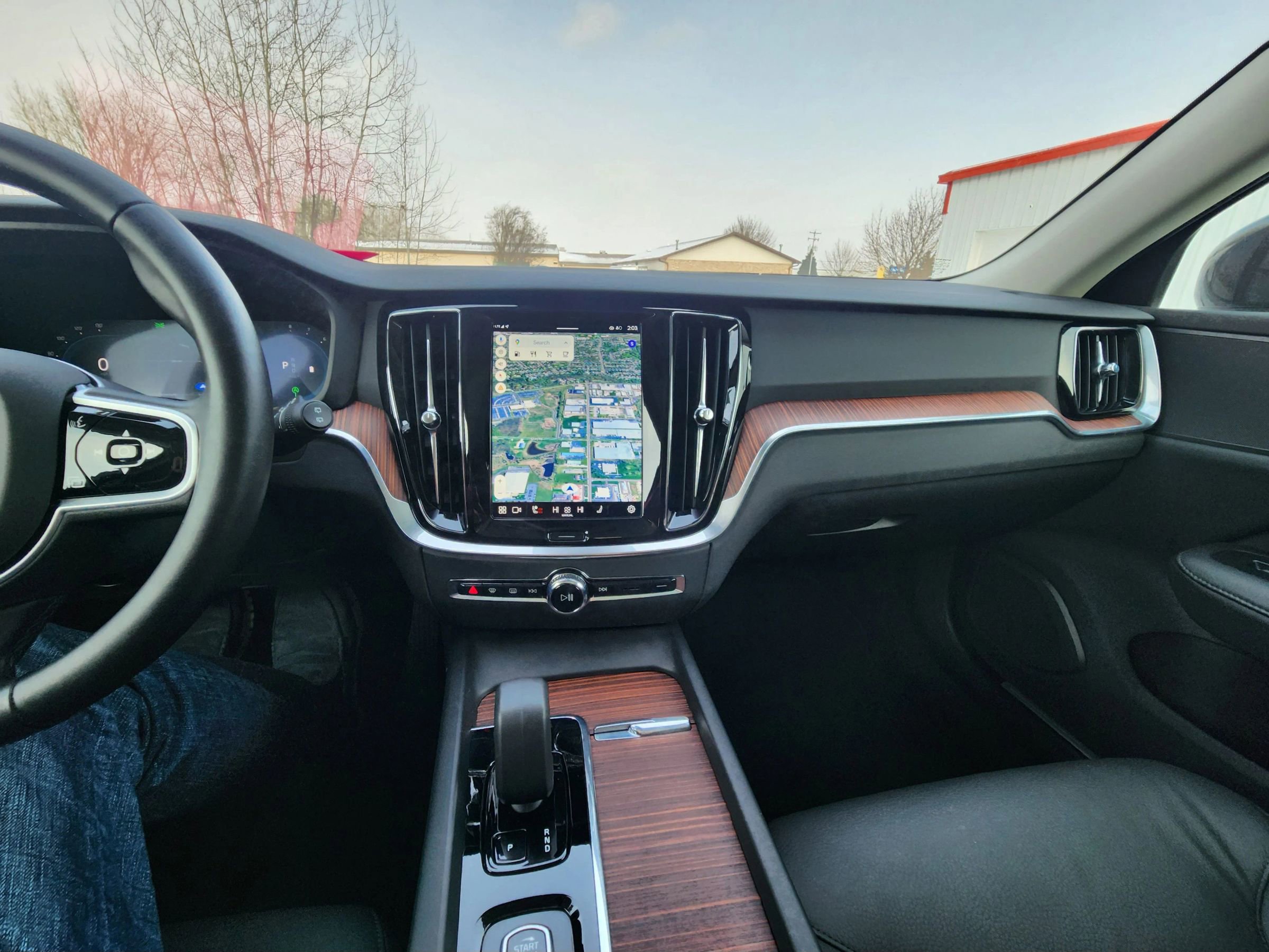 Used 2025 Volvo V60 B5 Cross Country Plus image 25