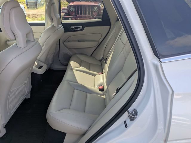 Used 2019 Volvo XC60 T5 Momentum w/ Multimedia Package AWD/4WD image 14