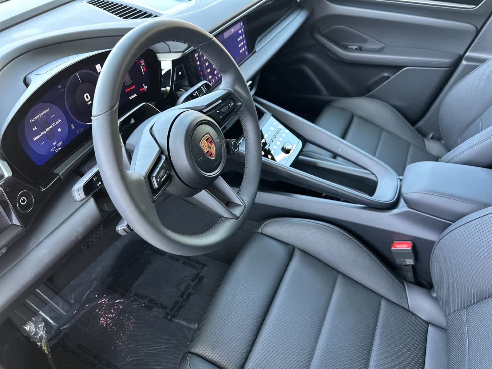 New 2026 Porsche Macan Electric RWD image 4