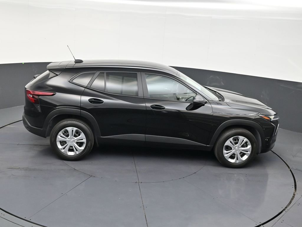 Used 2025 Chevrolet Trax LS FWD image 18