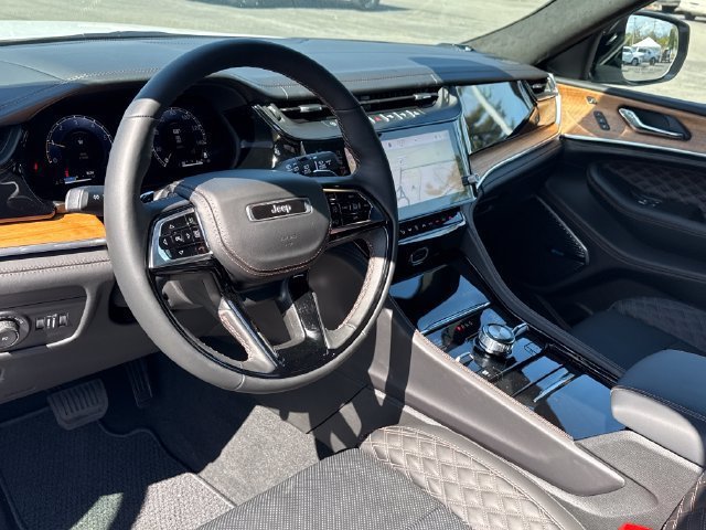 New 2026 Jeep Grand Cherokee Summit w/ Obsidian Package AWD/4WD image 10
